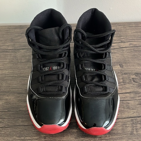 Lightly used Jordan 11 Retro “Bred” - Picture 7 of 9